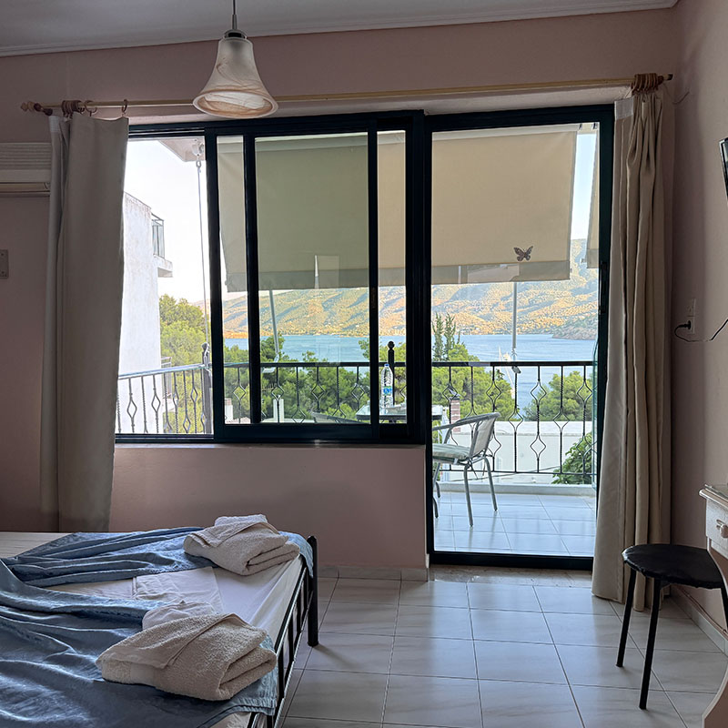 Mina Apartments Poros