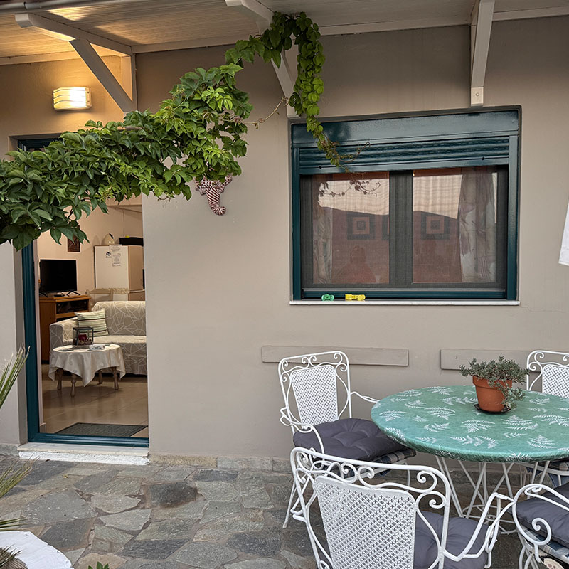 Mina Apartments Poros