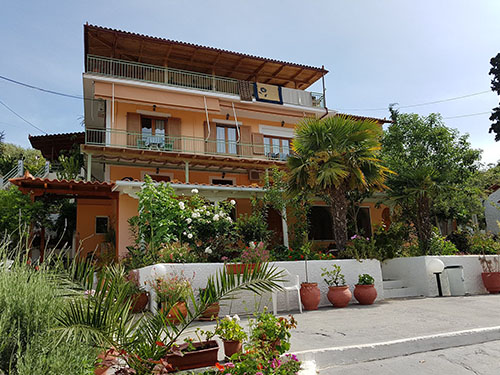 Mourtzoukos Apartments